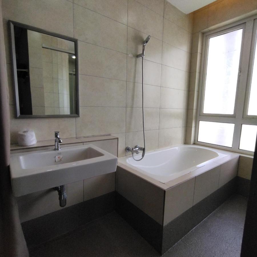 Apartment Octagon Premium Town Center 2br 121 By Grab A